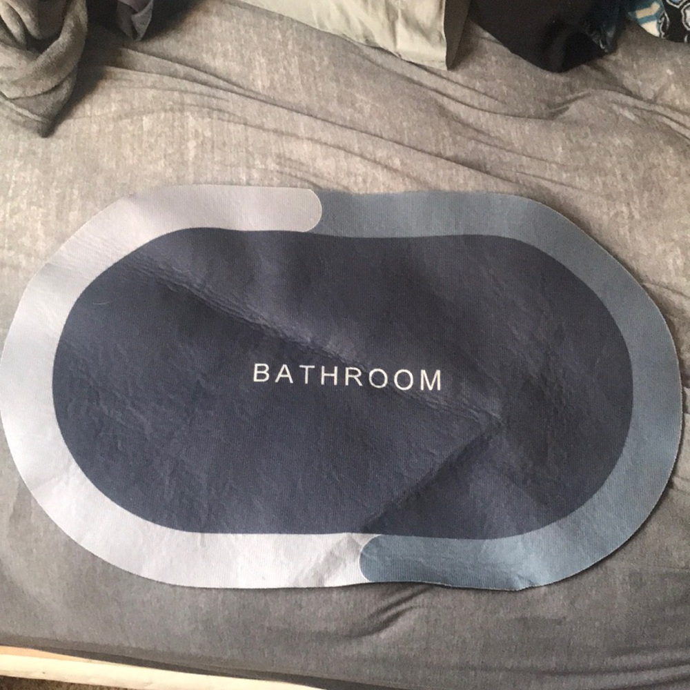 Bathroom mat (quick dry)